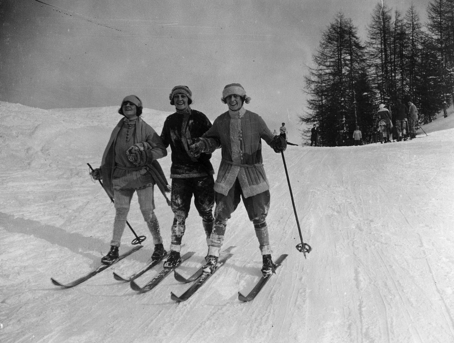 January 1924: Miss Muriel Stewart, Miss Effie Hancock and Miss Nan Freeland skiing at St Moritz. (Photo by W. G. Phillips/Topical Press Agency/Hulton Archive/Getty Images)