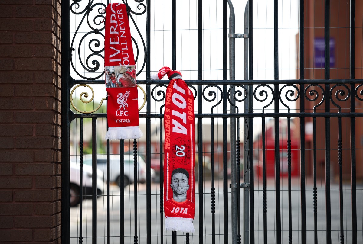 epa12213183 Tributes to soccer player Diogo Jota on the Shankly Gates at Anfield, the home of Liverpool FC in Liverpool, Britain 03 July 2025. Jota died in a car accident in Spain together with his br ...