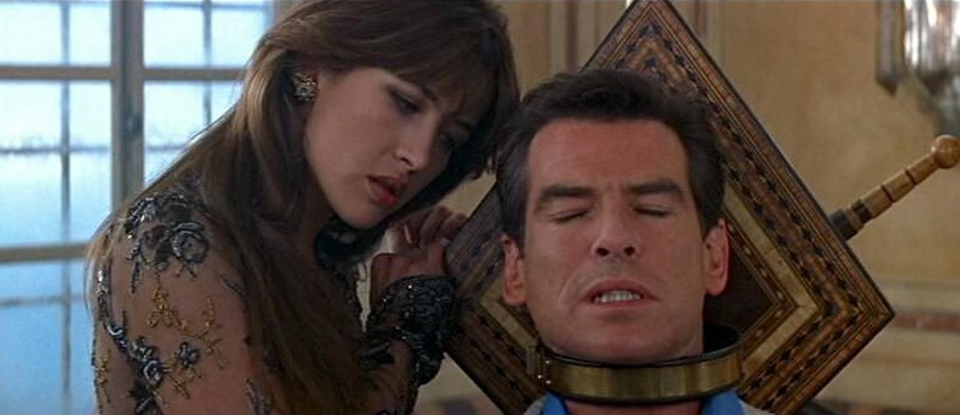 Sophie Marceau Elektra King James Bond Pierce brosnan The World Is Not Enough https://jamesbond.fandom.com/