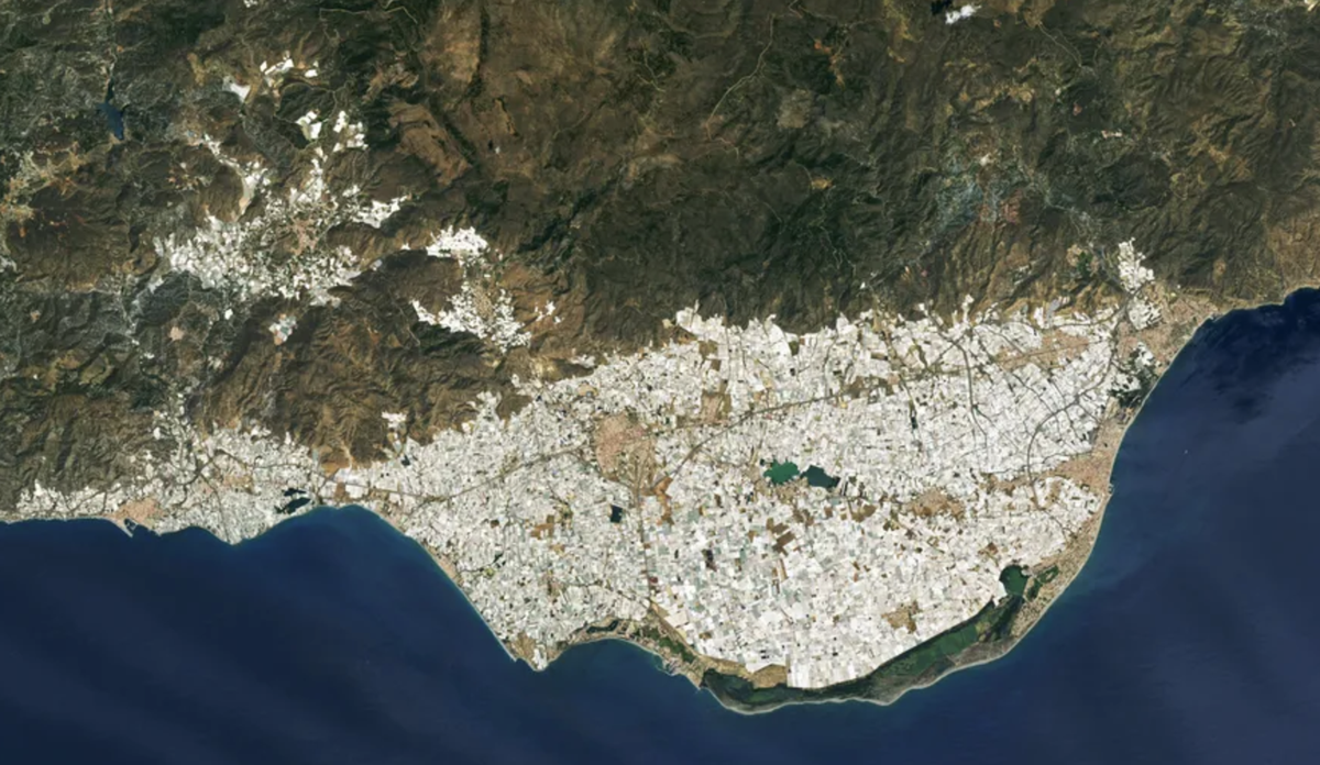 La mer de plastique, vue du ciel.