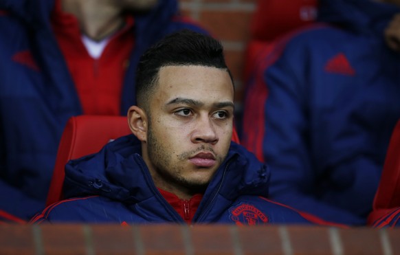 Football Soccer - Manchester United v West Ham United - Barclays Premier League - Old Trafford - 5/12/15
Manchester United&#039;s Memphis Depay on the substitutes bench
Reuters / Andrew Yates
Livep ...