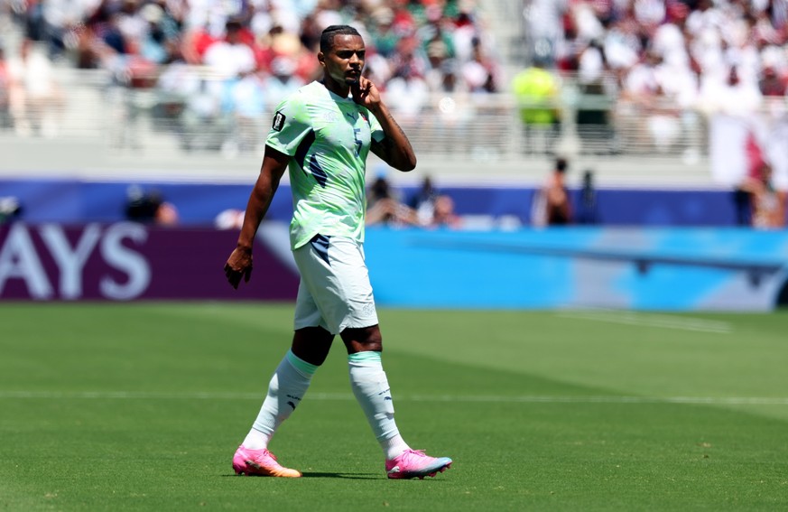 epa13035134 Manuel Akanji of Switzerland in action during the FIFA World Cup 2026 group stage match Qatar against Switzerland, in San Francisco, USA, 13 June 2026. EPA/BENJAMIN FANJOY