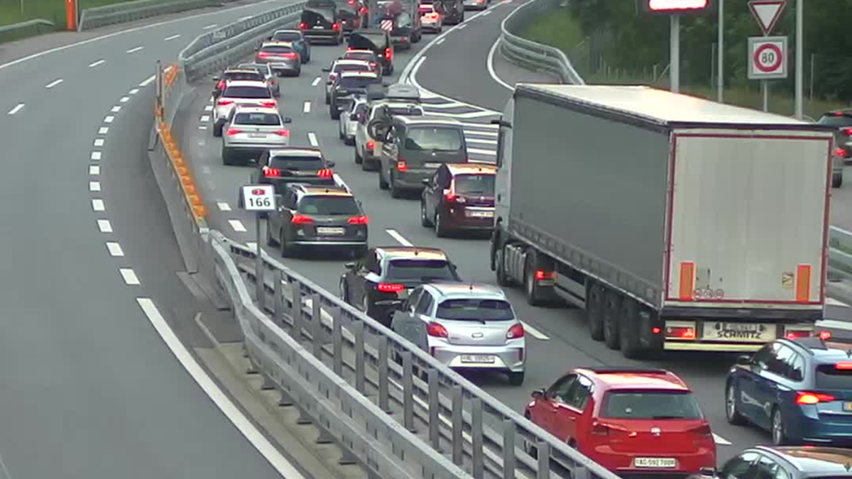 Sommerhitze und Ferienbeginn treiben das Verkehrsaufkommen