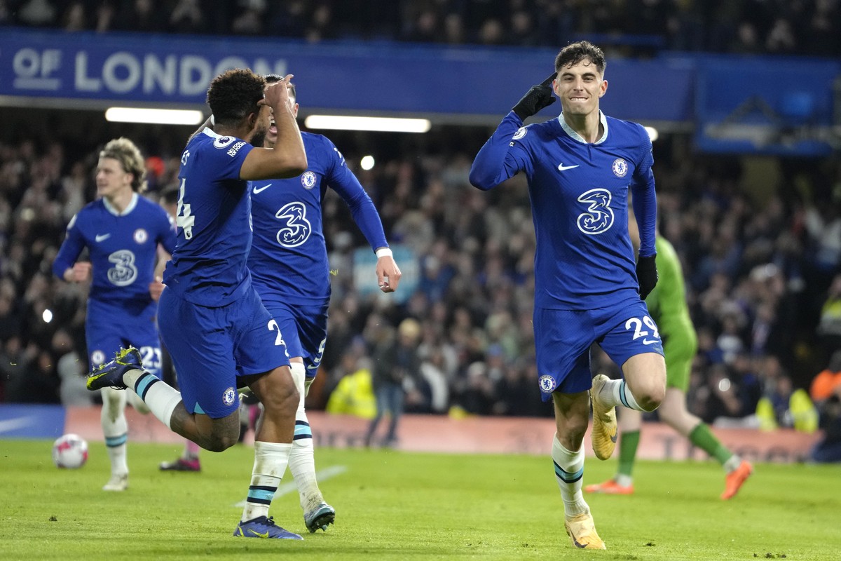 Chelsea's Kai Havertz, right, celebrates after scoring his side's second goal during the English Premier League soccer match between Chelsea and Everton at Stamford Bridge stadium in London, ...