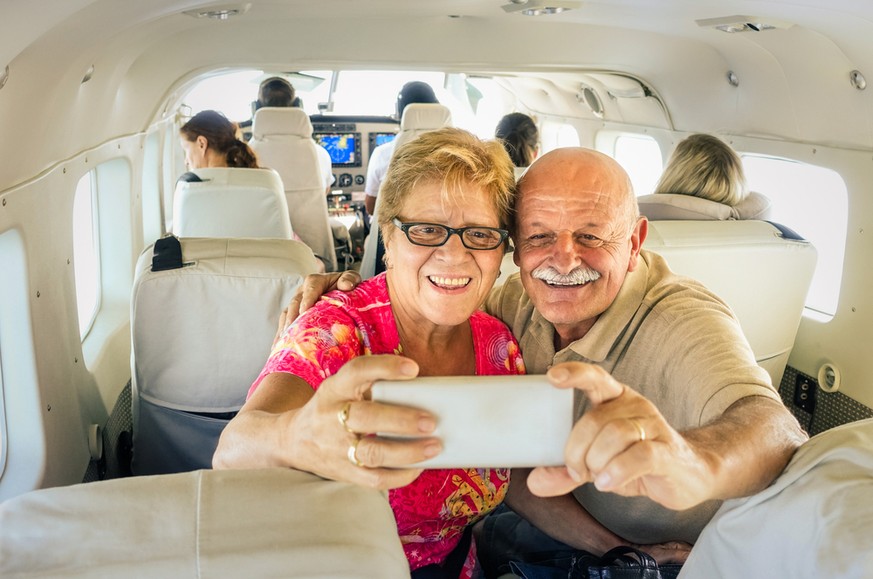 Handy-Benutzung im Flugzeug: Selfie machen geht, telefonieren ist nicht erwünscht.&nbsp;