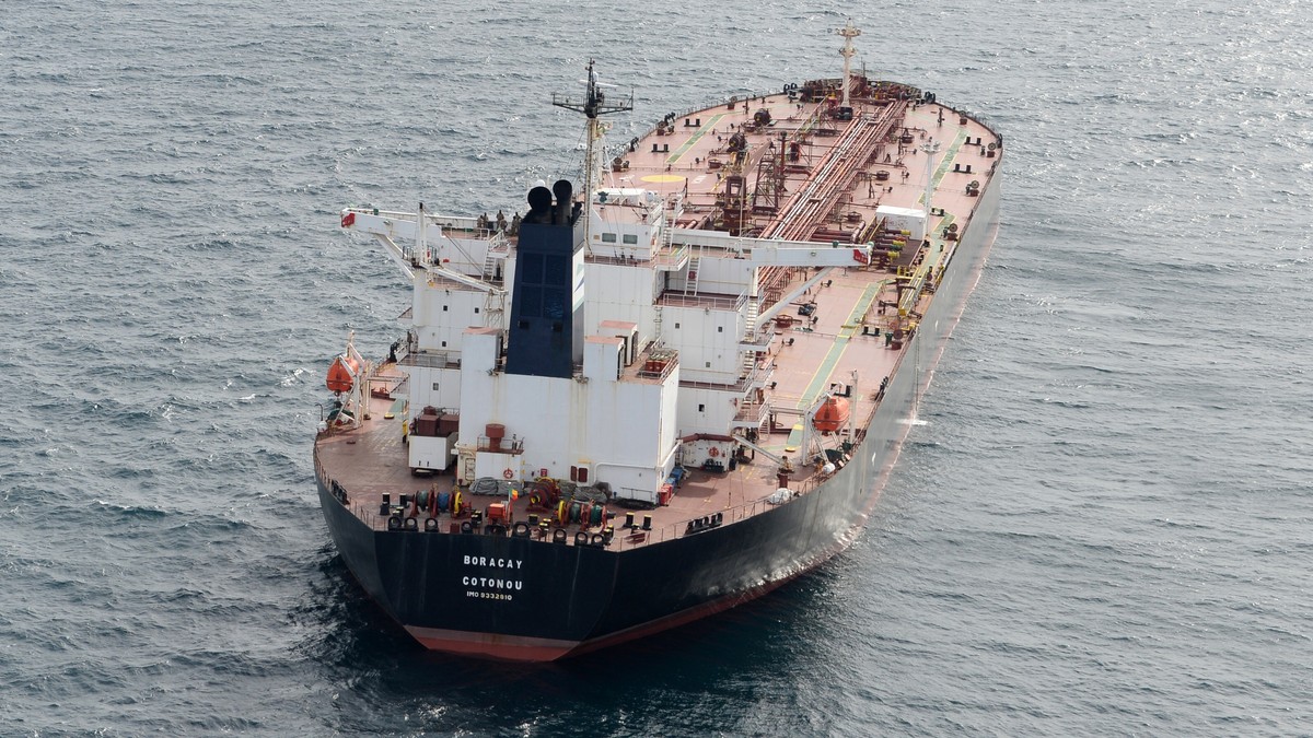 The tanker Boracay that allegedly belongs to Russia's so-called shadow fleet, is seen Thursday, Oct. 2, 2025, off Saint-Nazaire, France's Atlantic coast. (AP Photo/Mathieu Pattier)
France Sh ...