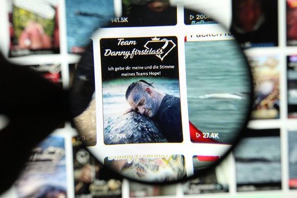 Auf einem Laptop wurde der TikTok-Account von Danny Hilse alias Danny.firstclass ge�ffnet. Hilse ist gerade vor der Insel Poel an den Rettungsversuchen vom gestrandeten Buckelwal Timmy beteiligt. Alle ...