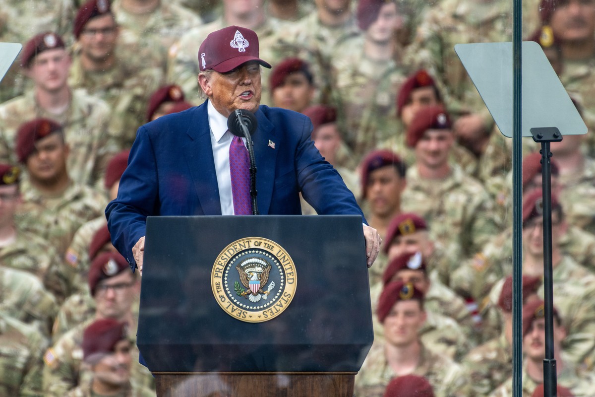 epa12169167 US President Donald Trump speaks at Fort Bragg to celebrate the US Army's 250th anniversary at Pike Field at Fort Bragg, North Carolina, USA, 10 June 2025. Fort Bragg is home to the 8 ...