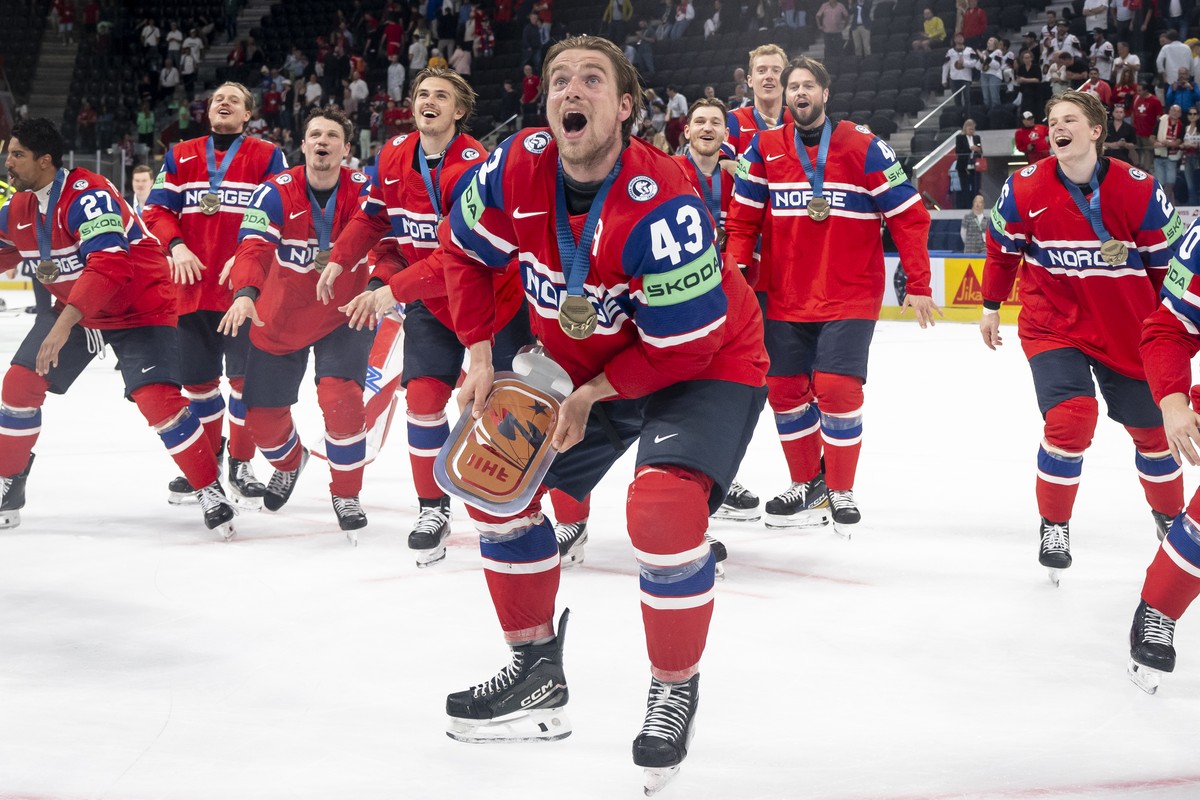 Norway's Max Krogdahl an his teammates celebrates after the win in the 2026 IIHF Men's Ice Hockey World Championship bronze medal game between Canada and Norway, at the Swiss Life Arena ice  ...