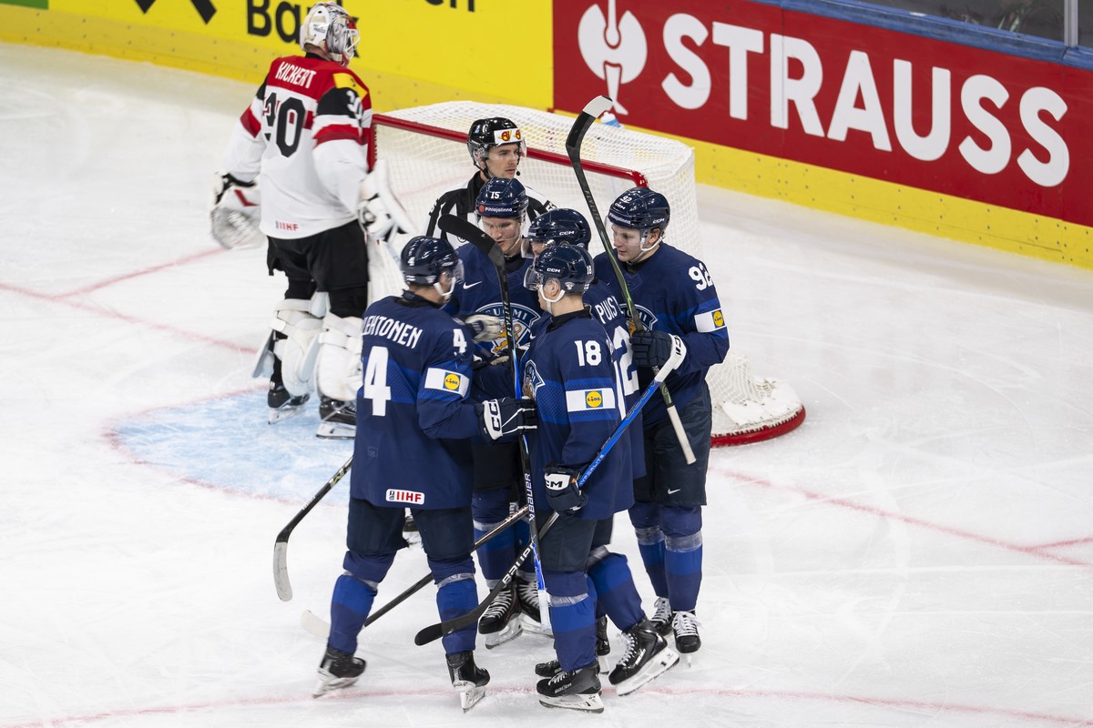 epa12991737 Finland's players celebrates the 5-1 goal during the 2026 IIHF Men's Ice Hockey World Championship preliminary round group A game between Finland and Austria, at the Swiss Life A ...
