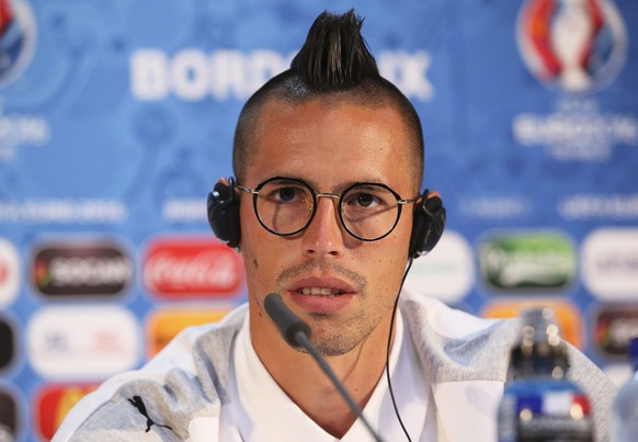 epa05355110 Slovakian national soccer team forward Marek Hamsik speaks during a press conference at Stade de Bordeaux in Bordeaux, France, 10 June 2016. Slovakia will face Wales in the UEFA EURO 2016  ...