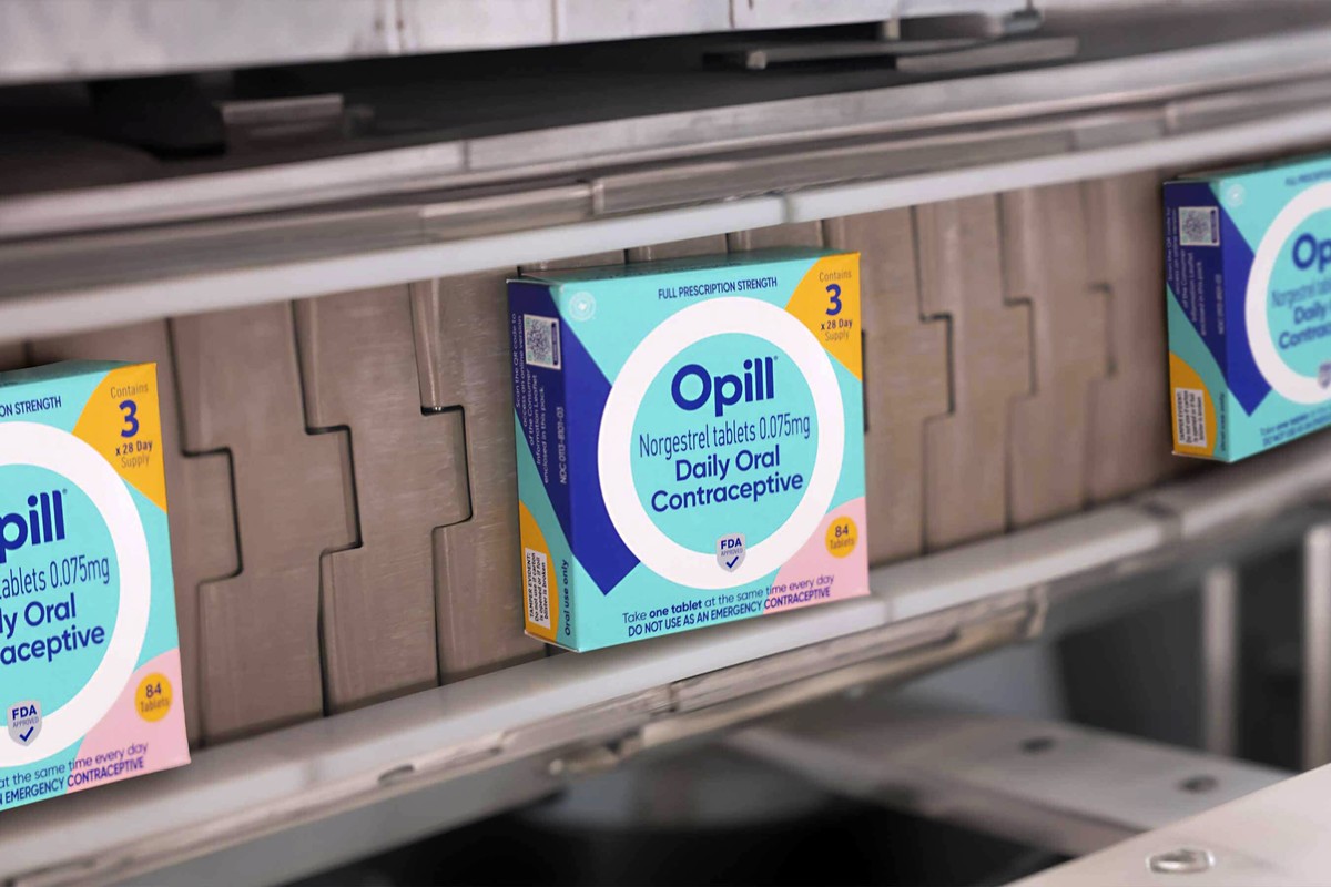 La pilule Opill sera disponible dans les rayons des pharmacies du pays en boîtes d'un mois et de trois mois.