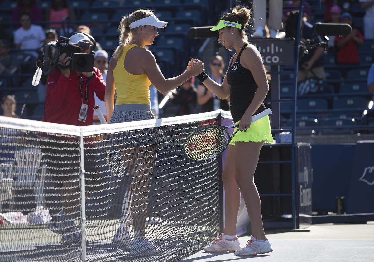 Bencic (rechts) beim Handshake mit Wozniacki.