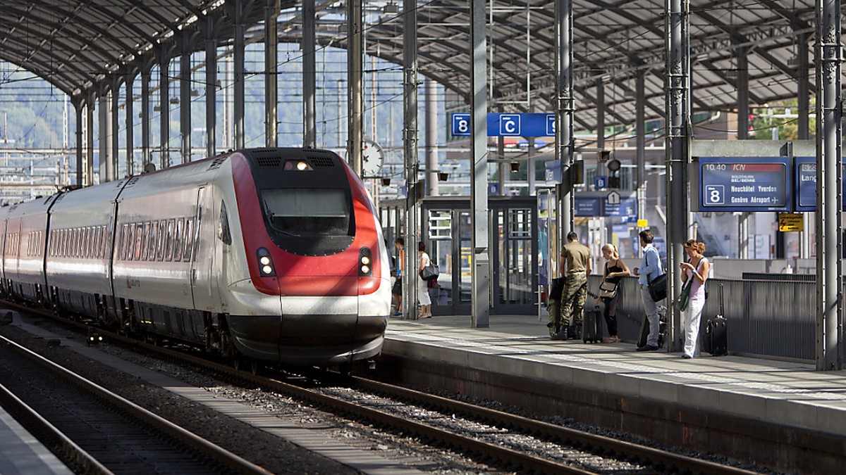 Zug im Bahnhof Olten. (Archivbild)