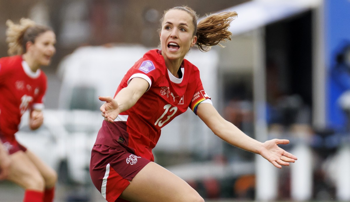 Switzerland's Lia Waelti during the UEFA women's Nations League group A2 soccer match between Iceland and Switzerland at the Throttarvollur stadium, in Reykjavik, Iceland, Tuesday, April 8,  ...