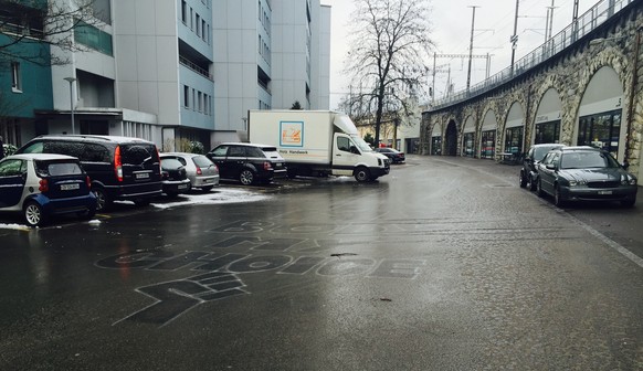 Vereiste Strassen beim Viadukt in Zürich.