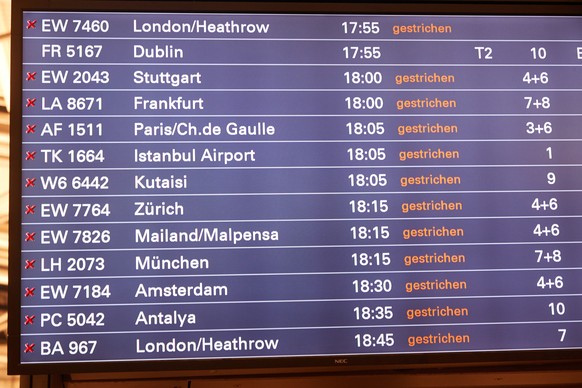 epa10959597 A departures display at the airport shows cancelled flights in Hamburg, Germany, 05 November 2023, after an armed man broke through security and entered the grounds of the airport the prev ...