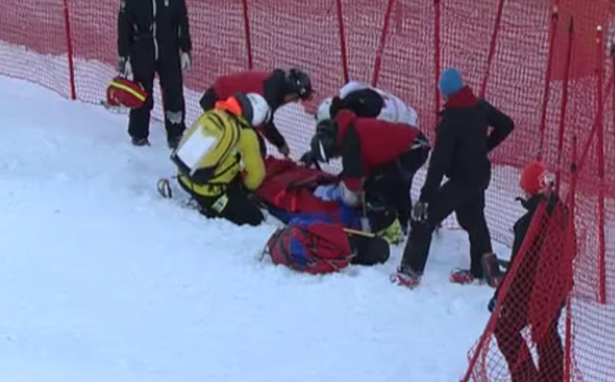 Florian Scheiber wird lange auf der Strecke behandelt und muss mit dem Helikopter ins Spital geflogen werden.