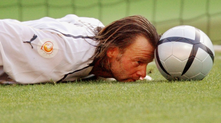 Jörg Stiel stoppt den Ball an der EM mit Köpfchen – weil er es kann