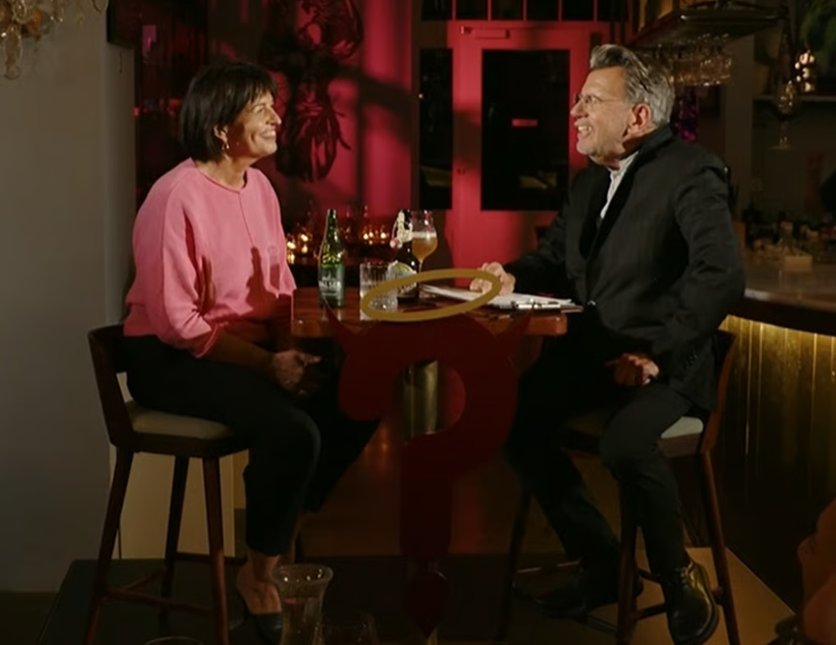 Doris Leuthard beim Gespräch mit Ex-10vor10-Moderator Stephan Klapproth im Kulturlokal «From Heaven» in Bad Ragaz.