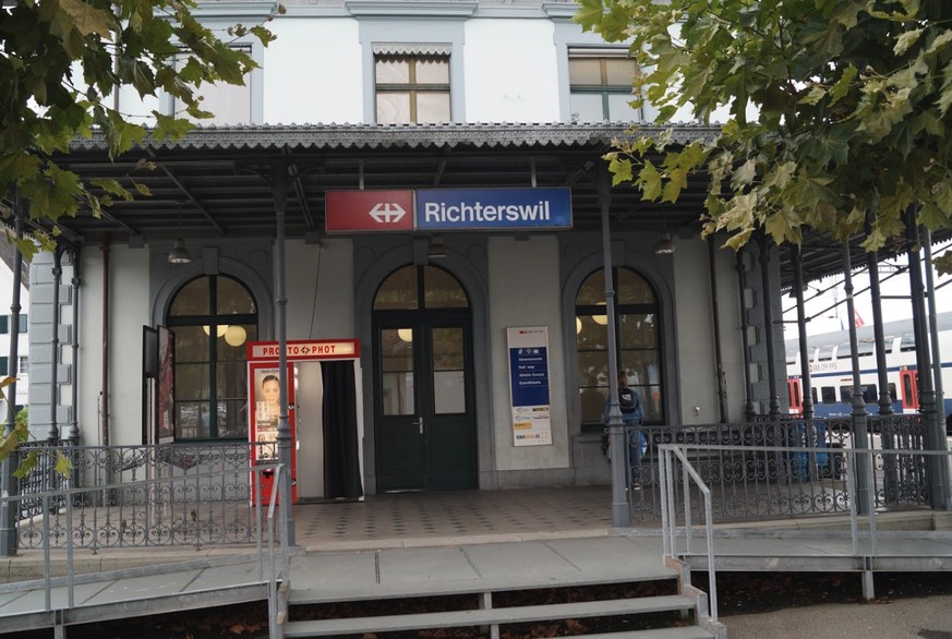 Am Bahnhof Richterswil ist es am Donnerstagnachmittag zu einem Unfall gekommen.