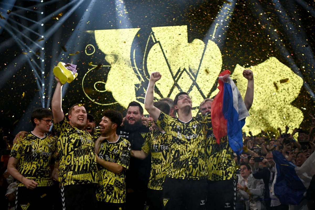 Zywoo et Vitality lors de la victoire à Paris en 2023.