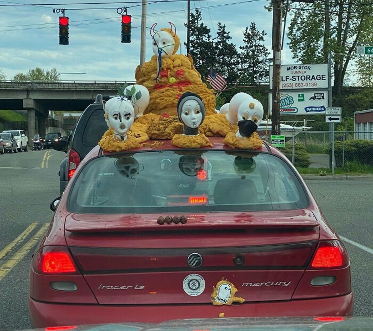 Erstaunliche Auto-Modifikationen 
https://www.reddit.com/r/SchizophreniaRides/comments/11092pw/cruising_with_the_homies/