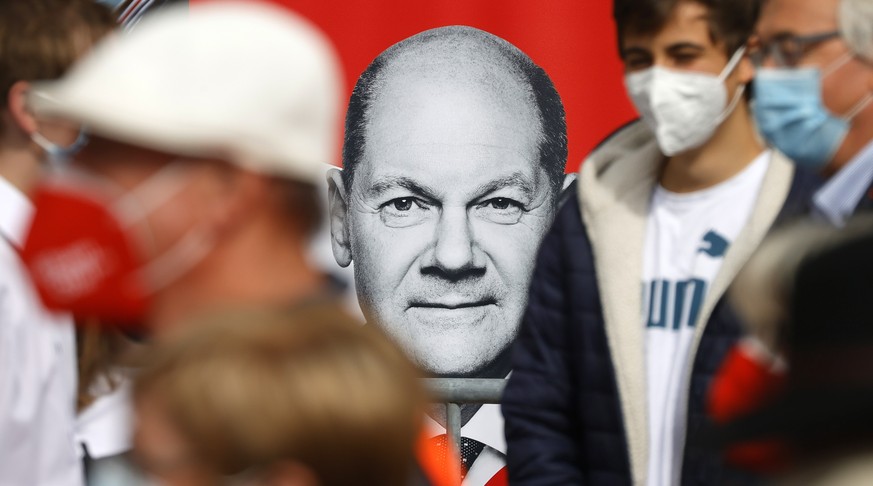 epaselect epa09471241 A banner shows German Minister of Finance and Social Democratic Party (SPD) top candidate for the federal elections Olaf Scholz during an election campaign in Neustadt an der Wei ...
