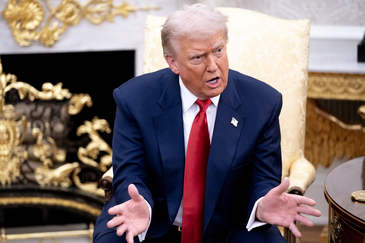 epa12534094 President Donald Trump speaks with members of the media during a meeting with Saudi Crown Prince Mohammed bin Salman in the Oval Office at the White House in Washington, DC, USA, 18 Novemb ...