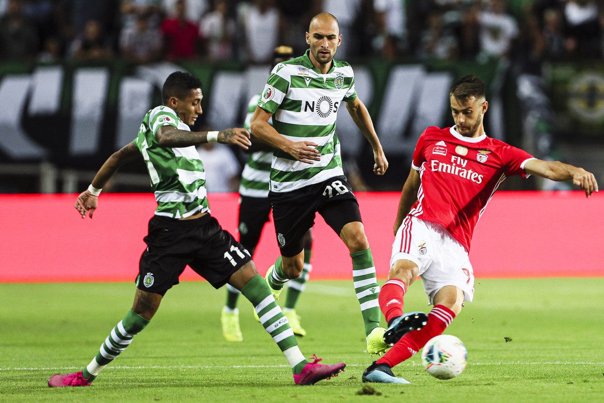 epa07757029 Benfica's Ferro (R) in action against Sporting players Raphinha (L) and Bas Dost (C) during the Portuguese Candido de Oliveira Supercup soccer match between Benfica Lisbon and Sportin ...