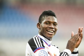 Breel Embolo feiert seinen 18. Geburtstag und einen neuen Vertrag beim FC Basel.