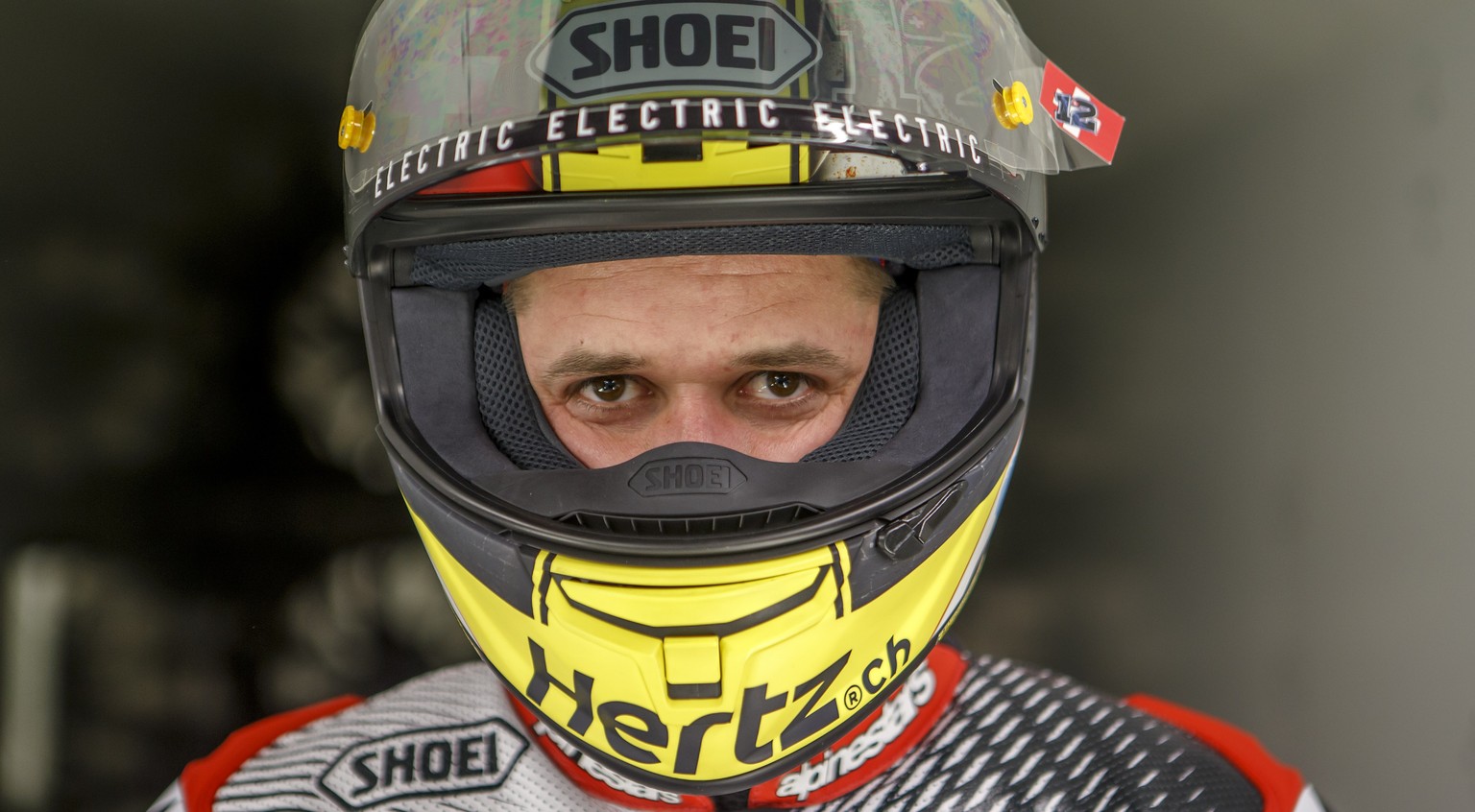 ARCHIVBILD VON TOM LUETHI ZUM BEVORSTEHENDEN WECHSEL IN DIE KOENIGSKLASSE --- Switzerland&#039;s Moto2 pilot Thomas Luethi, of carXpert-Interwetten team, waits, during a wind test, at the wind tunnel  ...