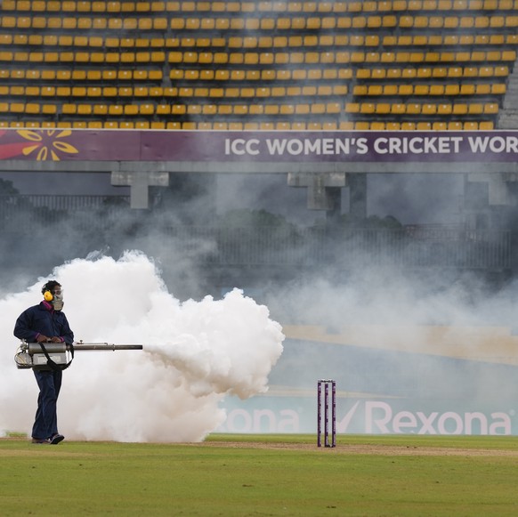 A worker fumigates the field during the ICC Women&#039;s Cricket World Cup match between India and Pakistan at Premadasa Stadium in Colombo, Sri Lanka, Sunday, Oct, 5, 2025. (AP Photo/Eranga Jayawarde ...