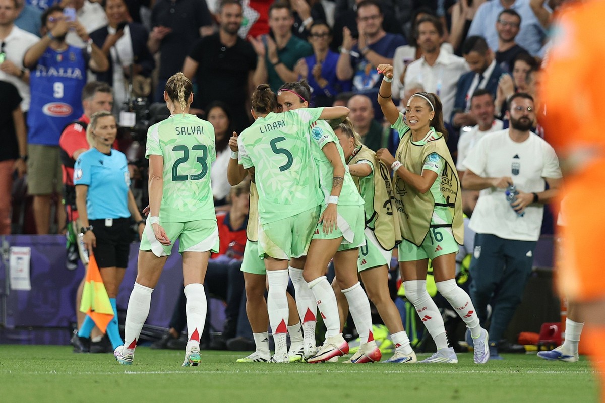 Barbara Bonansea Italy celebrates after scoring his teams first goal during the UEFA European Womens Championship match between England Women 2-1 Italy Women at Stade de Geneve on July 22, 2025 in Gen ...