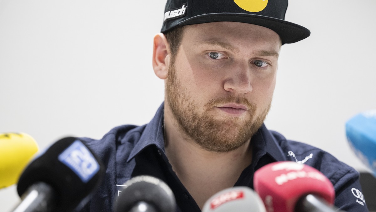 Der Schweizer Skirennfahrer Niels Hintermann spricht an einer Medienkonferenz ueber seine gesundheitliche Verfassung, aufgenommen am Mittwoch, 9. Oktober 2024 in der Klinik Hirslanden in Zuerich. Aus  ...