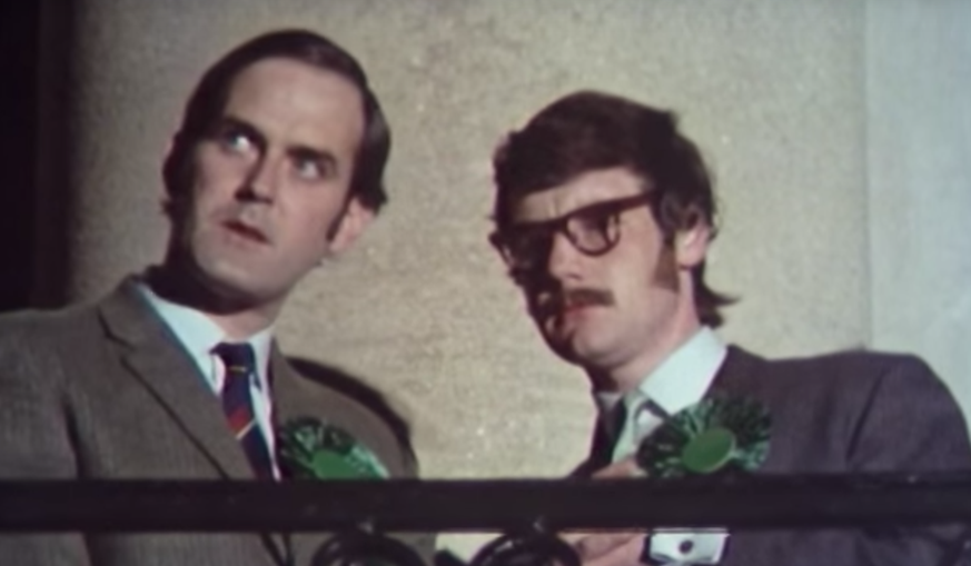 Schafft er morgen die Wahl? John Cleese von «Monty Python» als Kandidat der «Sensible Party» in einem Sketch der britischen Kult-Comedy-Truppe.