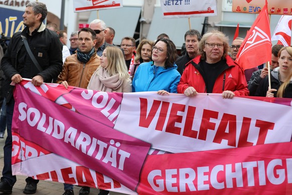 epa06703971 Social Democratic Party of Germany (SPD) Chairwoman Andrea Nahles (C) during a Labor Day event of the Federation of German Trade Unions (DGB) in Koblenz, Germany, 01 May 2018. Labor Day or ...