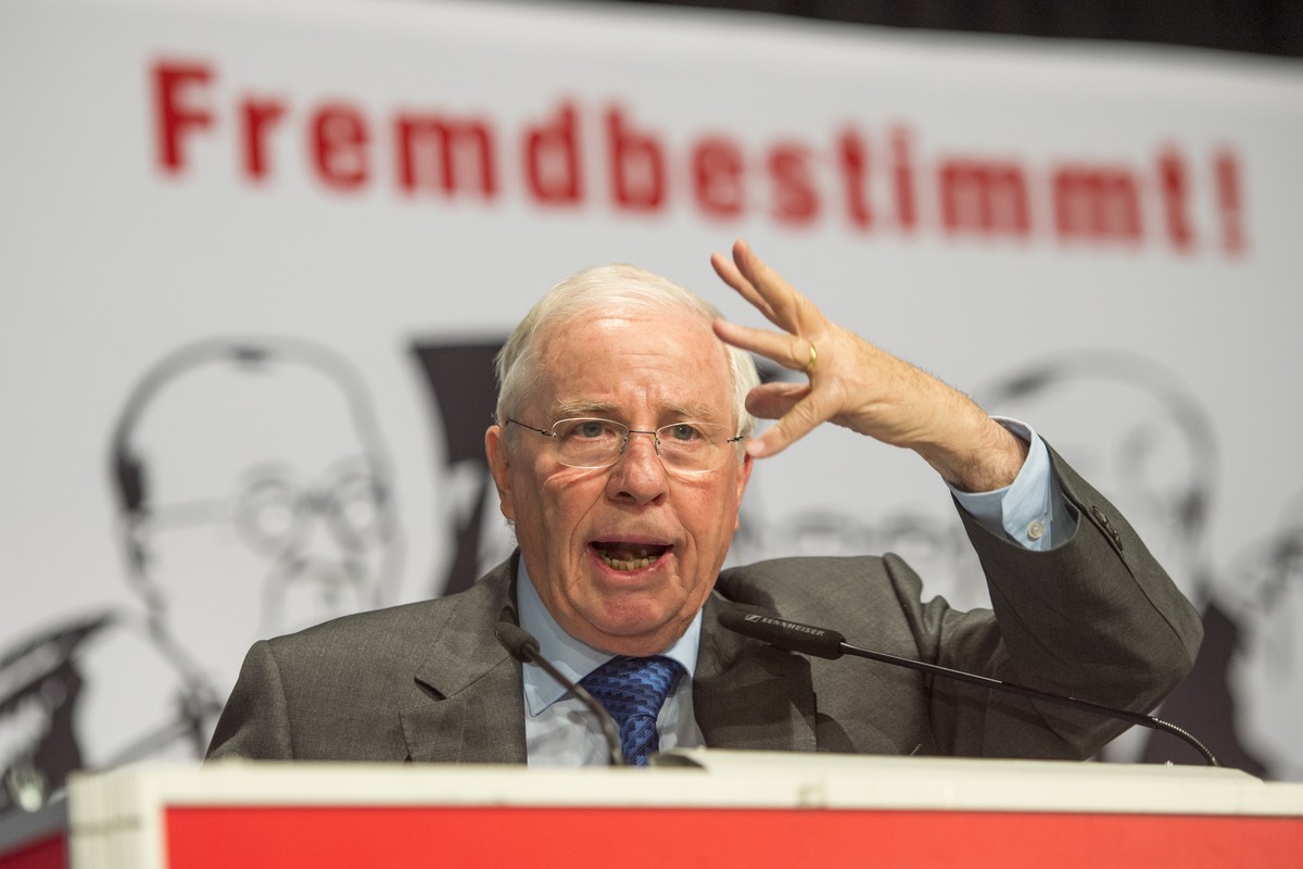 Christoph Blocher am Rednerpult.&nbsp;