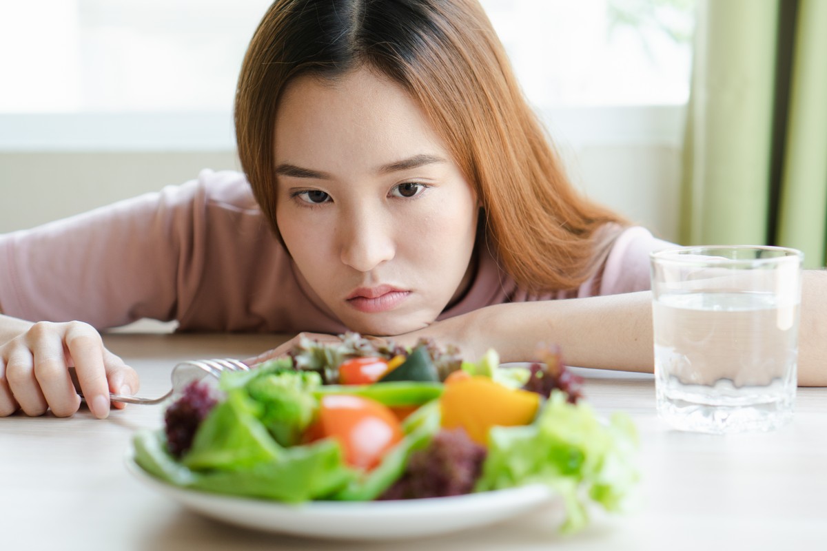 gemüse veggies vegi unlust frau essen food not