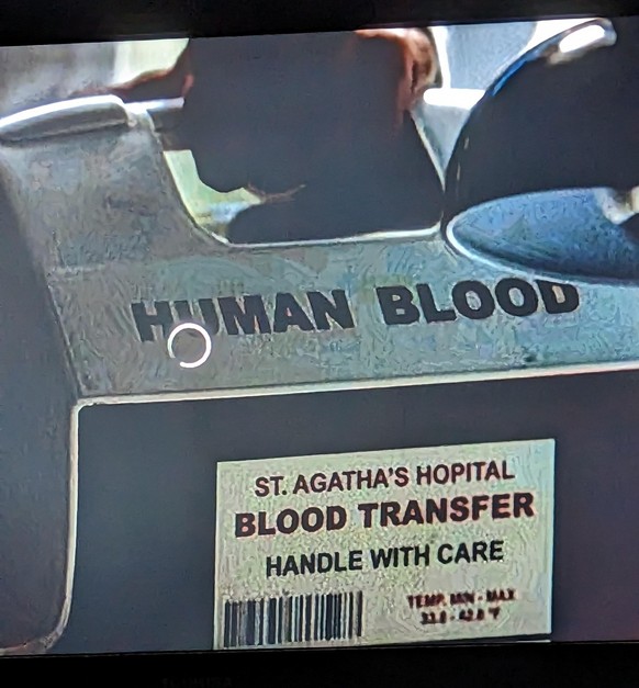 Filmfehler Supernatural
https://www.reddit.com/r/MovieMistakes/comments/109wa5y/in_supernatural_season_10_episode_3_hospital_is/
