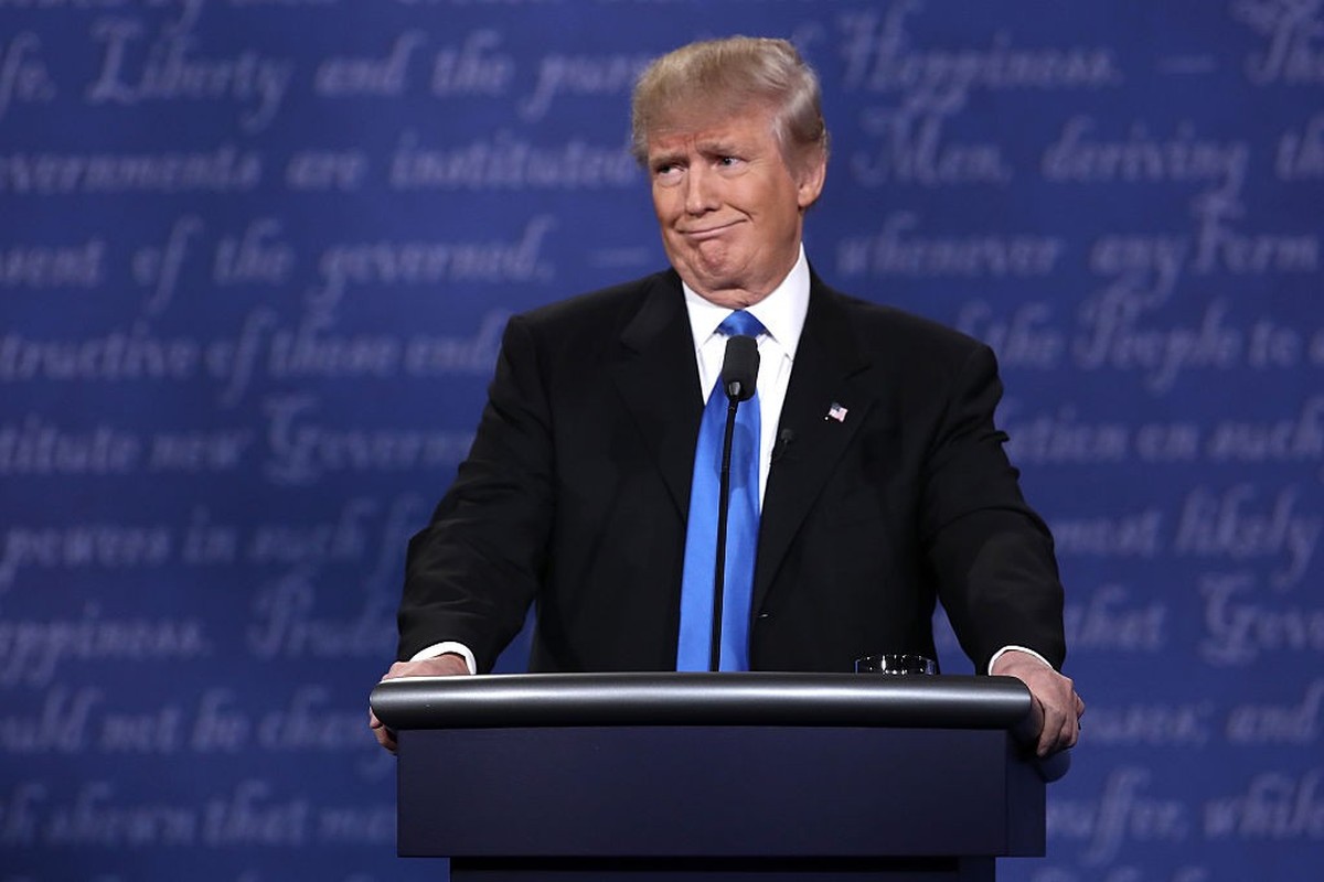 La grimace de Trump, face à Hillary Clinton, en 2020.