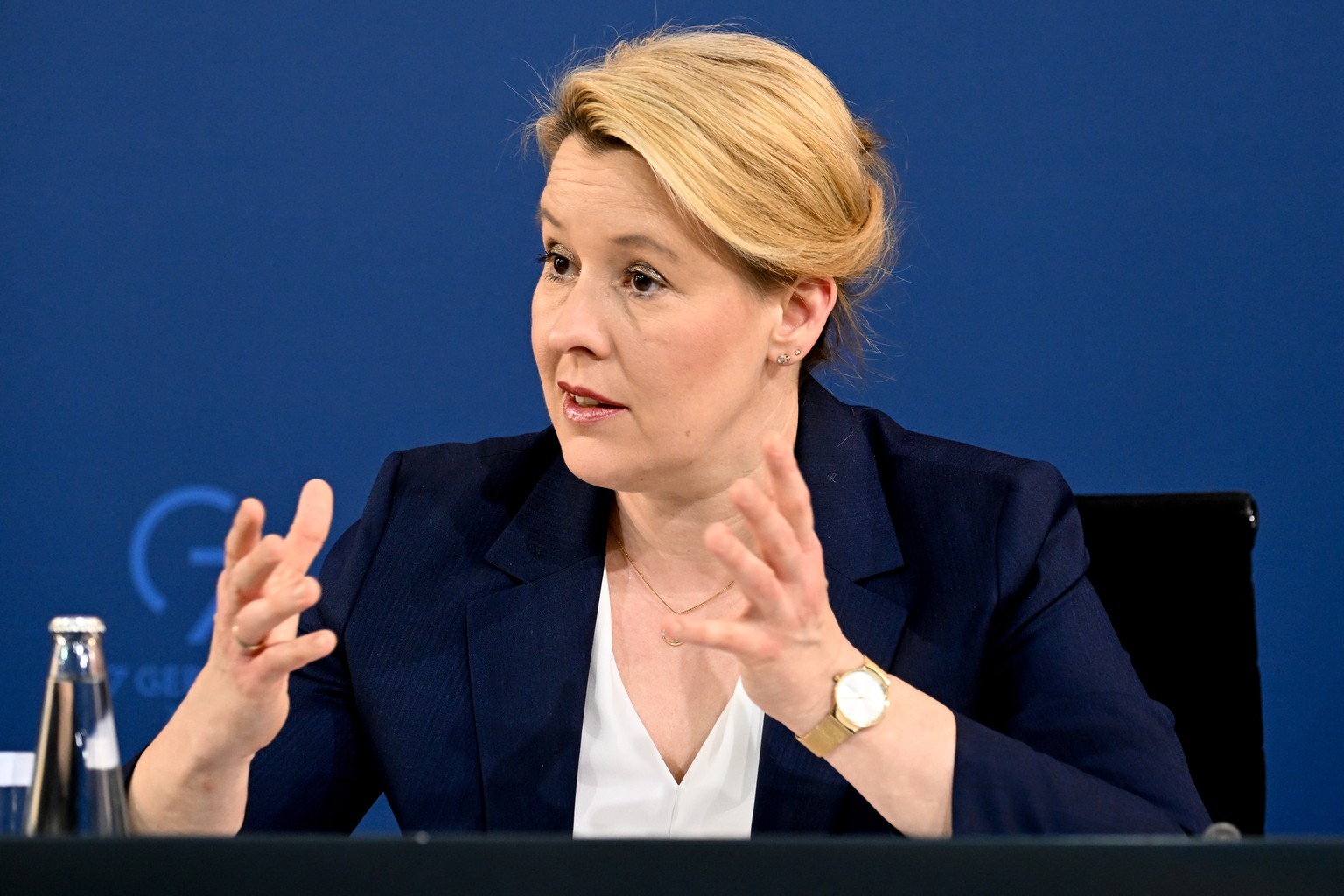 epa09992411 Berlin Governing Mayor Franziska Giffey attends a press conference after the meeting of premiers of the country&#039;s federal states at the Chancellery in Berlin, Germany, 02 June 2022. E ...