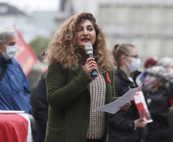 An einer Demonstration zum Tag der Arbeit spricht die Nationalraetin Sibel Arslan, Gruene-BS, am Samstag, 1. Mai 2021 im Zentrum von Zuerich. Schweizweit sind am Samstag an ueber 30 Orten Veranstaltun ...
