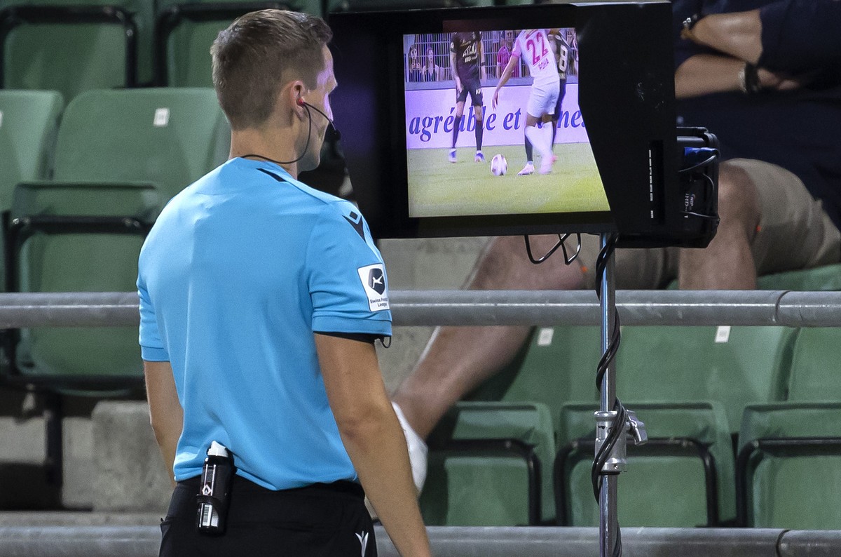 The referee Sven Wolfensberger checks the VAR screen, during the Super League soccer match of Swiss Championship between FC Sion and FC Servette, at the Stade de Tourbillon stadium, in Sion, Switzerla ...