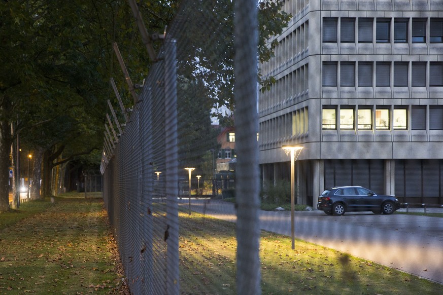 ARCHIV -- Sitz des Departements fuer Verteidigung, Bevoelkerungsschutz und Sport, VBS, in dem sich auch der Nachrichtendienst des Bundes (NDB) befindet, am Donnerstag 2. Oktober 2014 in Bern. Die Gesc ...