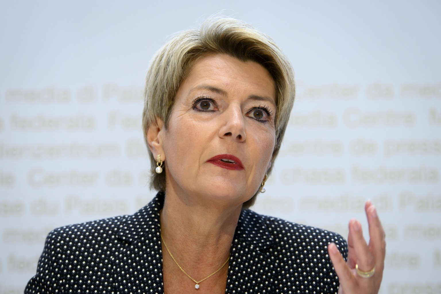 «Immer wieder werde ich ich auf der Strasse angesprochen»: Justizministerin Karin Keller-Sutter.