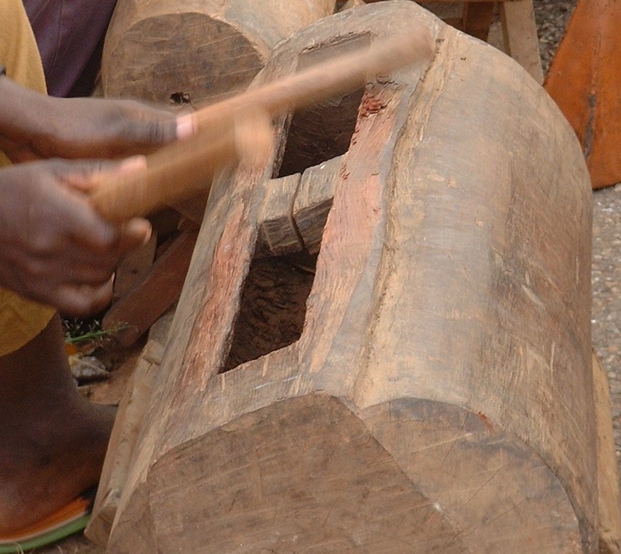 Afrikanische Nachrichtentrommel, Buschtrommel, Talking Drum