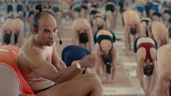Bikram: Yogi, Guru, Predator_Bikram instructs his students.