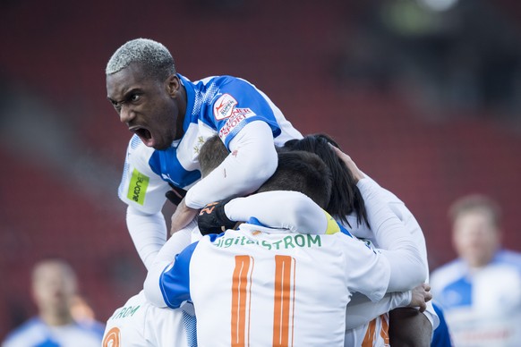 Grasshopper Souleyman Doumbia jubelet nach dem 1:0 Tor im Fussball Meisterschaftsspiel der Super League zwischen dem Grasshopper Club Zuerich und dem FC Zuerich im Letzigrund, aufgenommen am Sonntag,  ...