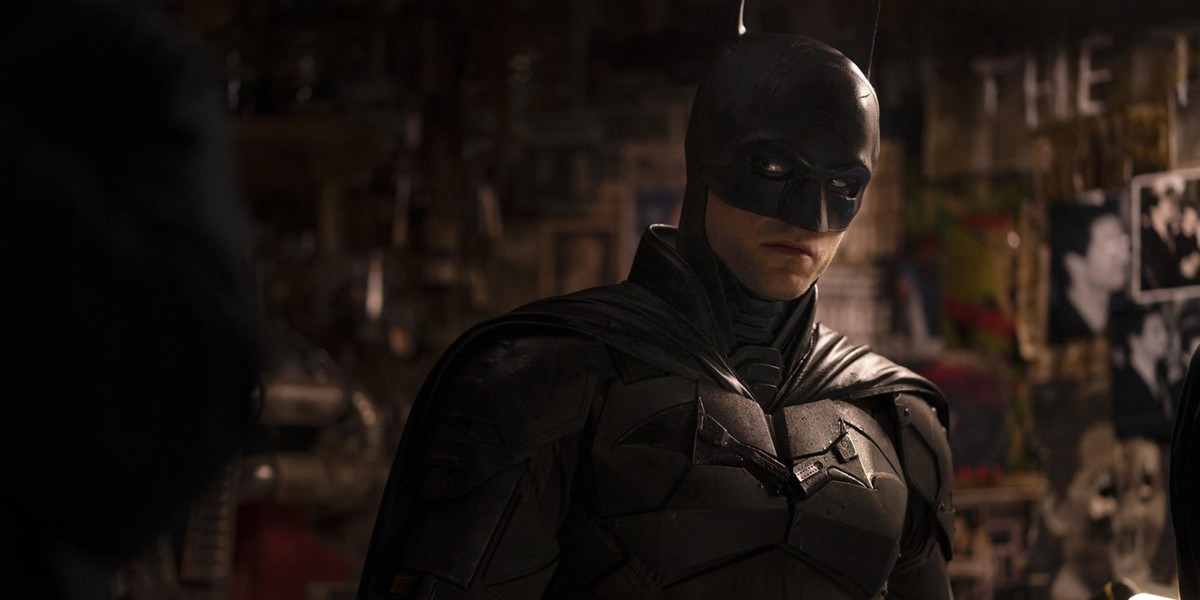 Exit la ruelle sombre et le collier de perles qui tombe sur le sol devant les yeux d'un orphelin, The Batman nous épargne le récit de ses origines pour nous amener deux ans après ses débuts.